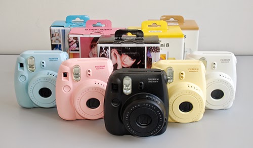 Fujifilm camera features a lightweight Instax8S