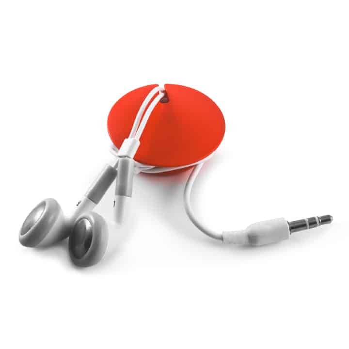 Magneat Keeps Cables Tidy for Your iPod Touch from Proporta
