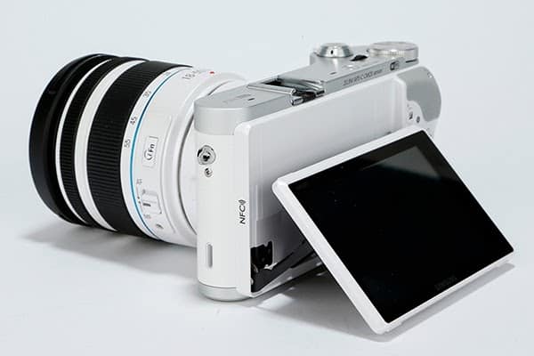 Samsung NX300, the newly released smart cameras