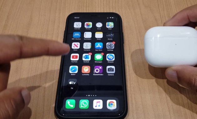 how to pair airpods to iphone