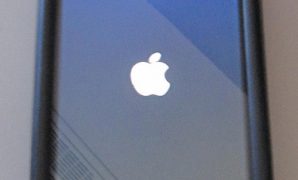 iphone stuck on apple logo